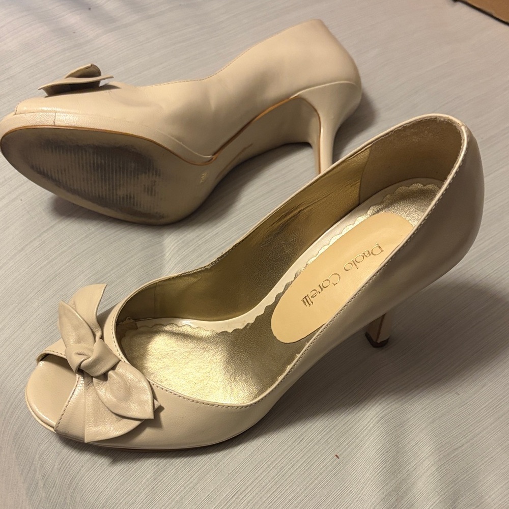 Chic Cream Peep Toe Heels with Bow Accent